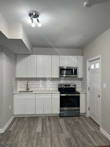 66 Delaware St, Elizabeth City, NJ 07206