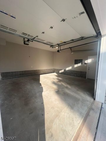 66 Delaware St, Elizabeth City, NJ 07206