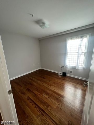 66 Delaware St, Elizabeth City, NJ 07206