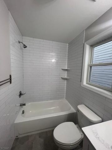 66 Delaware St, Elizabeth City, NJ 07206