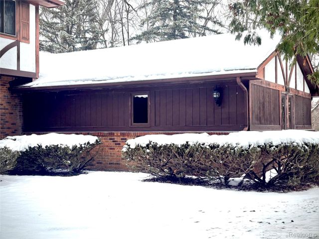 1250 Club Drive, Bloomfield Hills, MI 48302