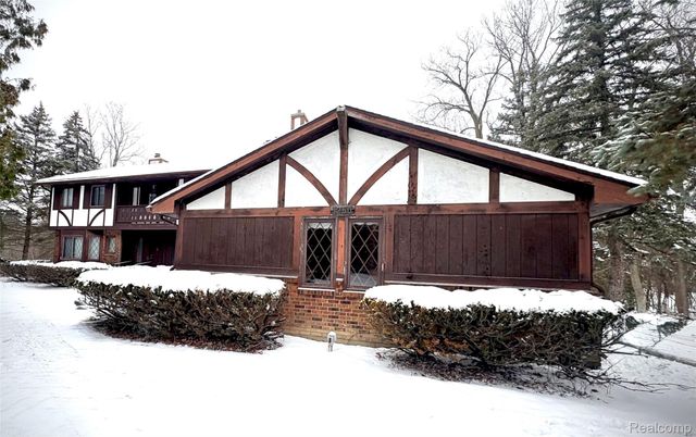 1250 Club Drive, Bloomfield Hills, MI 48302