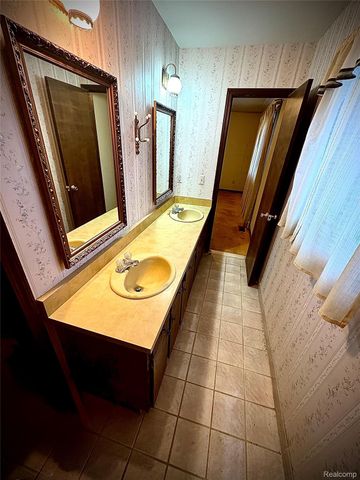 1250 Club Drive, Bloomfield Hills, MI 48302