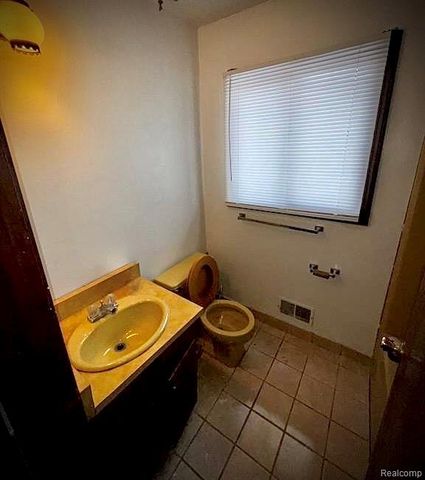 1250 Club Drive, Bloomfield Hills, MI 48302