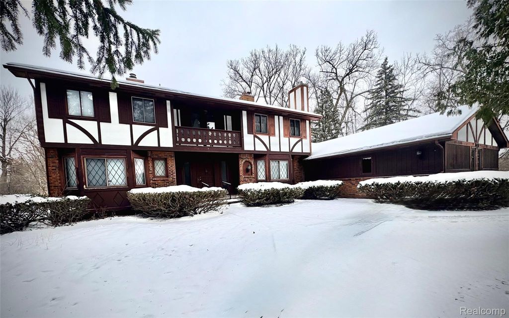 1250 Club Drive, Bloomfield Hills, MI 48302