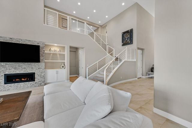 2 Olympia Outlook Drive, Las Vegas, NV 89141