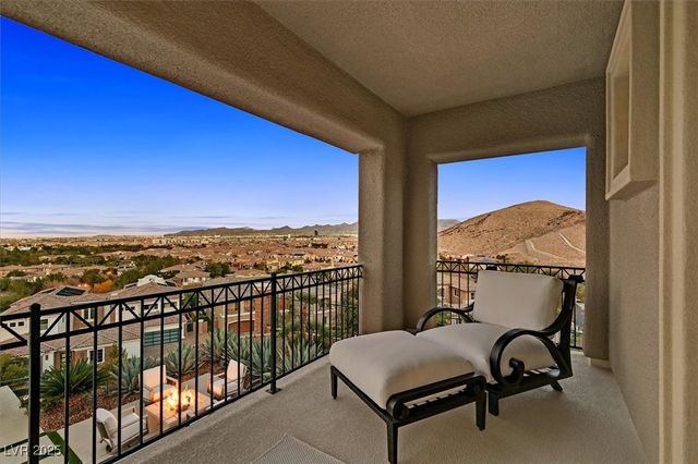 2 Olympia Outlook Drive, Las Vegas, NV 89141