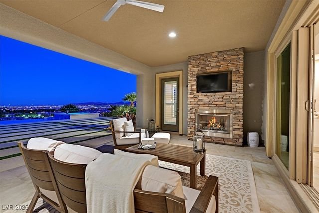 2 Olympia Outlook Drive, Las Vegas, NV 89141