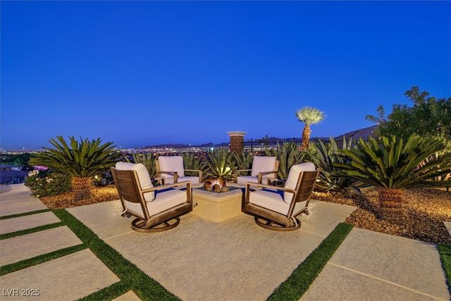 2 Olympia Outlook Drive, Las Vegas, NV 89141