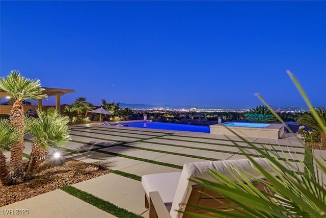 2 Olympia Outlook Drive, Las Vegas, NV 89141