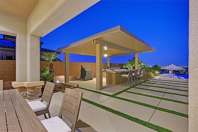 2 Olympia Outlook Drive, Las Vegas, NV 89141