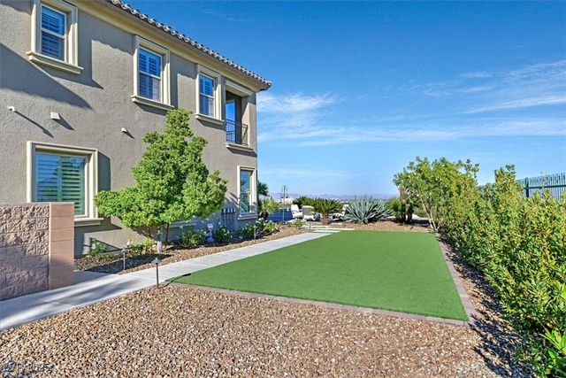 2 Olympia Outlook Drive, Las Vegas, NV 89141