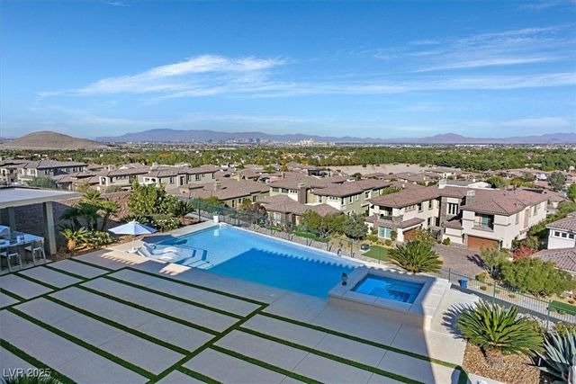 2 Olympia Outlook Drive, Las Vegas, NV 89141