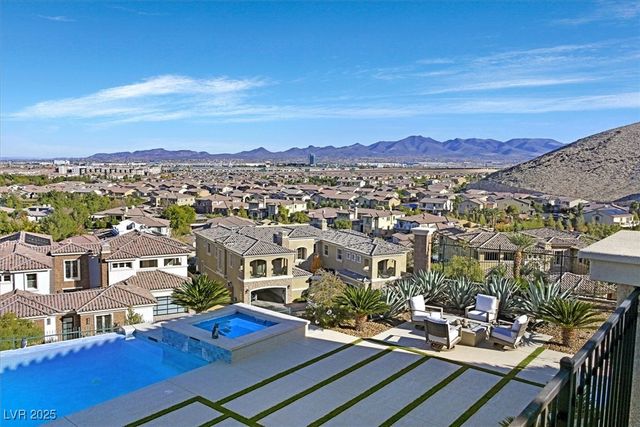 2 Olympia Outlook Drive, Las Vegas, NV 89141