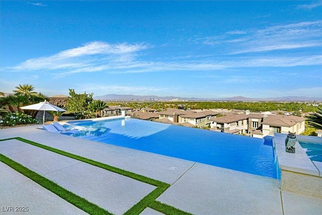 2 Olympia Outlook Drive, Las Vegas, NV 89141