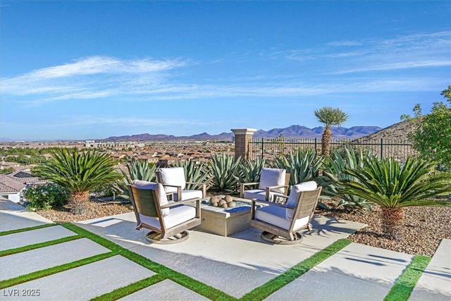 2 Olympia Outlook Drive, Las Vegas, NV 89141