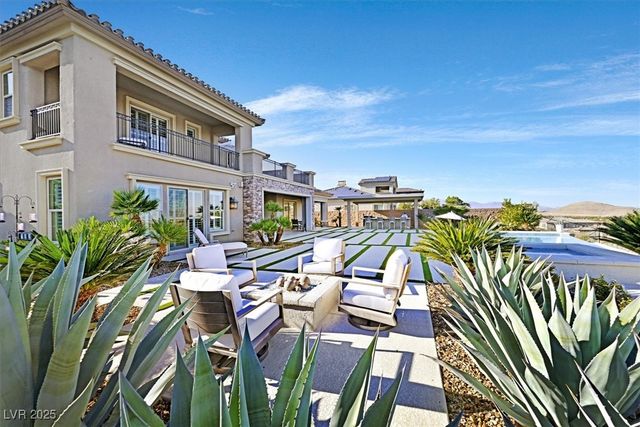 2 Olympia Outlook Drive, Las Vegas, NV 89141