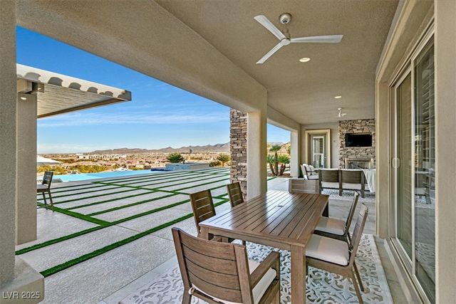 2 Olympia Outlook Drive, Las Vegas, NV 89141