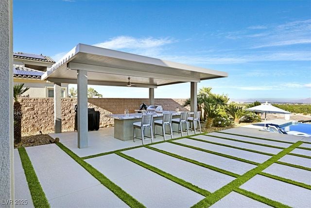 2 Olympia Outlook Drive, Las Vegas, NV 89141