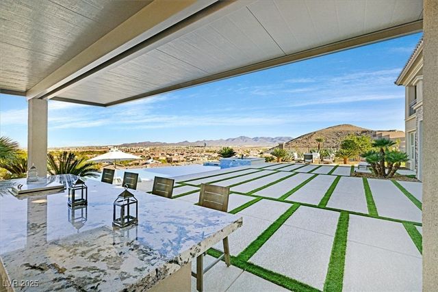 2 Olympia Outlook Drive, Las Vegas, NV 89141