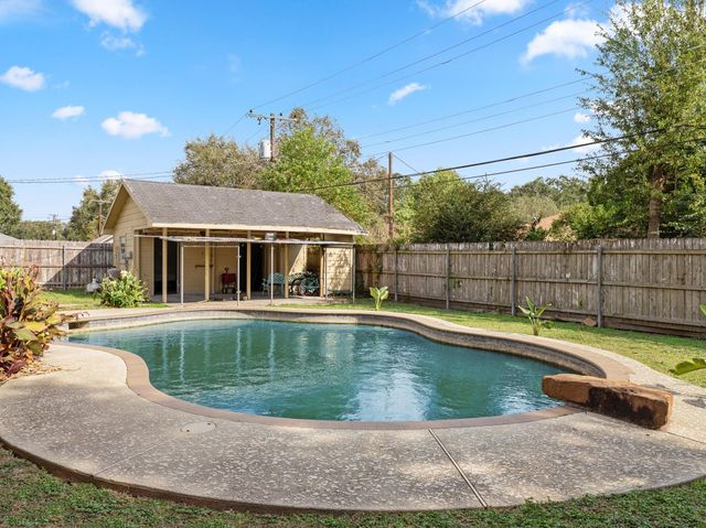 3940 Wickersham Street, Bay City, TX 77414