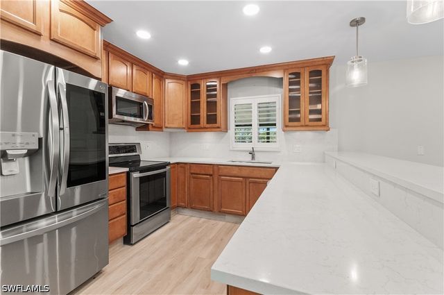 54 Liberty LN, Naples, FL 34112