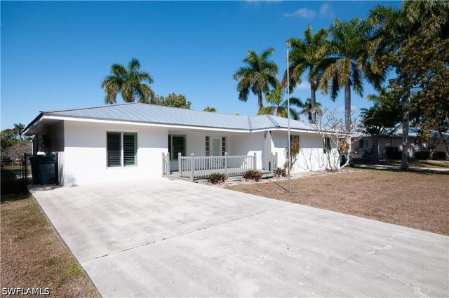 54 Liberty LN, Naples, FL 34112