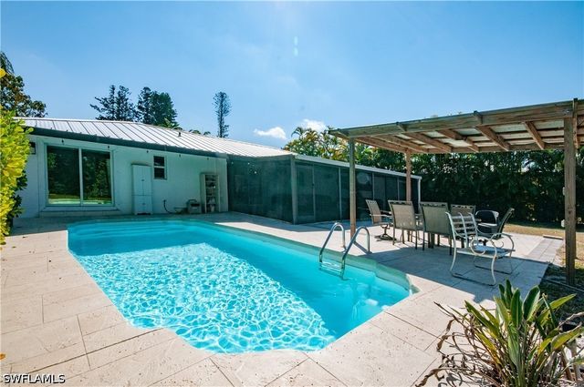 54 Liberty LN, Naples, FL 34112