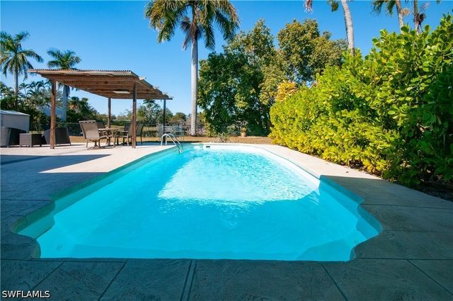54 Liberty LN, Naples, FL 34112