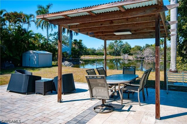 54 Liberty LN, Naples, FL 34112