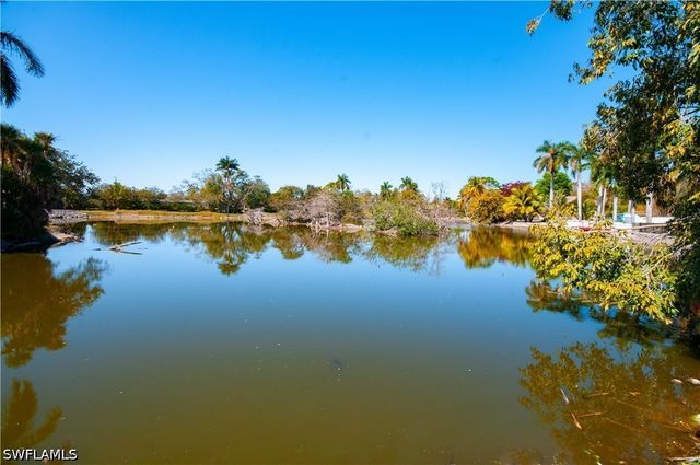 54 Liberty LN, Naples, FL 34112