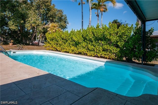 54 Liberty LN, Naples, FL 34112