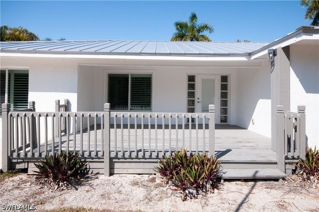 54 Liberty LN, Naples, FL 34112