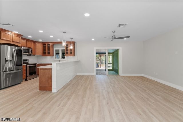 54 Liberty LN, Naples, FL 34112