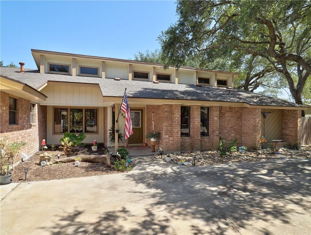 109 Wehring Lane, Aransas Pass, TX 78336 — exterior