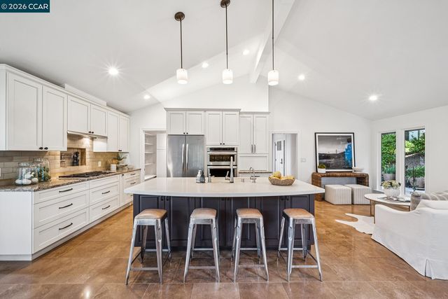 665 Sky Hy Cir, Lafayette, CA 94549