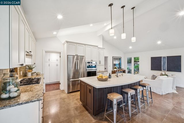 665 Sky Hy Cir, Lafayette, CA 94549