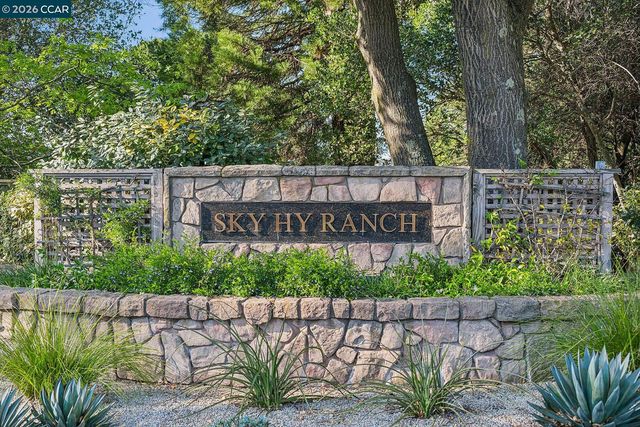 665 Sky Hy Cir, Lafayette, CA 94549