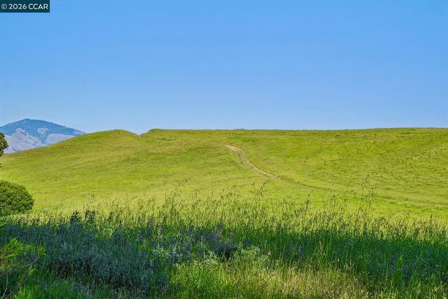 665 Sky Hy Cir, Lafayette, CA 94549