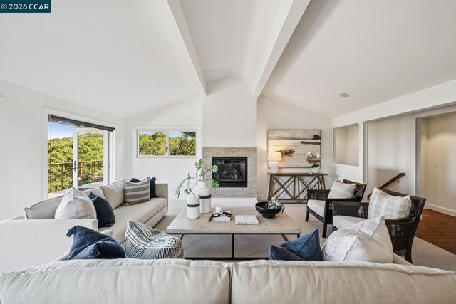 665 Sky Hy Cir, Lafayette, CA 94549