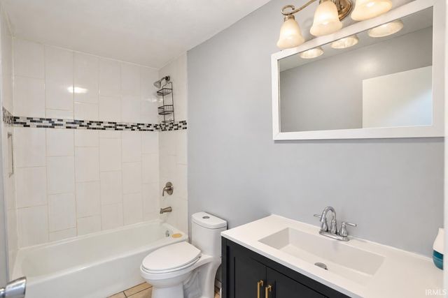 52960 Hastings Street, South Bend, IN 46637