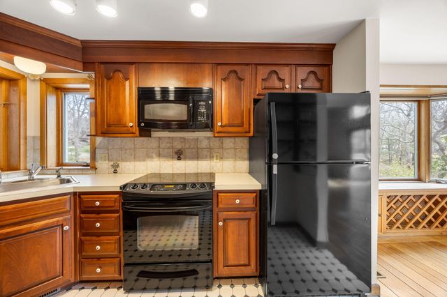2 Hibbs Lane, West Falmouth, MA 02540