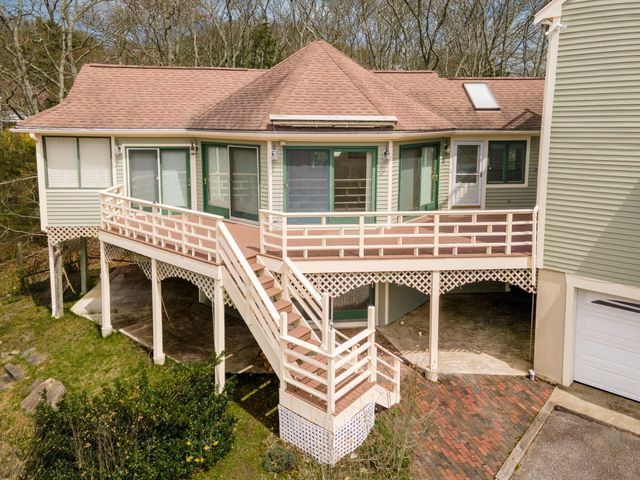 2 Hibbs Lane, West Falmouth, MA 02540