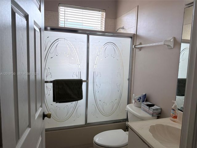 10824 NW 51st Ln, Doral, FL 33178