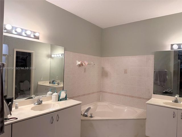 10824 NW 51st Ln, Doral, FL 33178