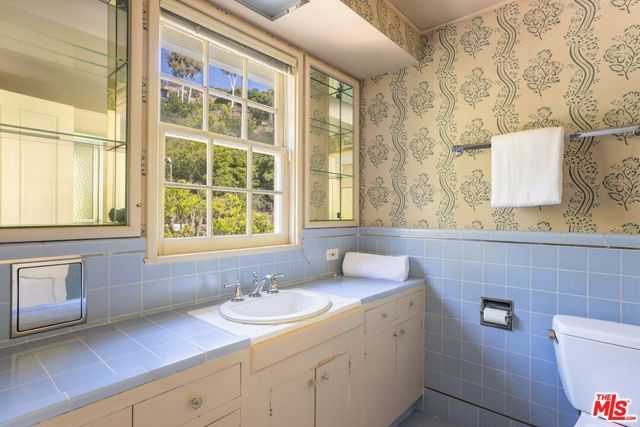 3734 Longridge Avenue, Sherman Oaks, CA 91423