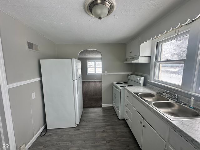 2415 E 9th Street, Anderson, IN 46012