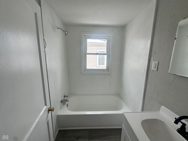 2415 E 9th Street, Anderson, IN 46012