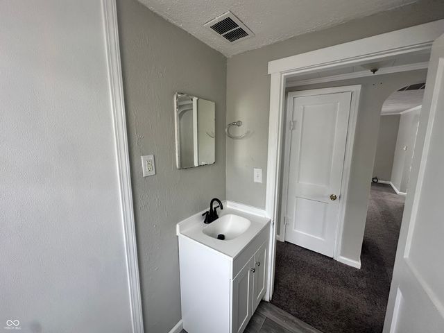 2415 E 9th Street, Anderson, IN 46012