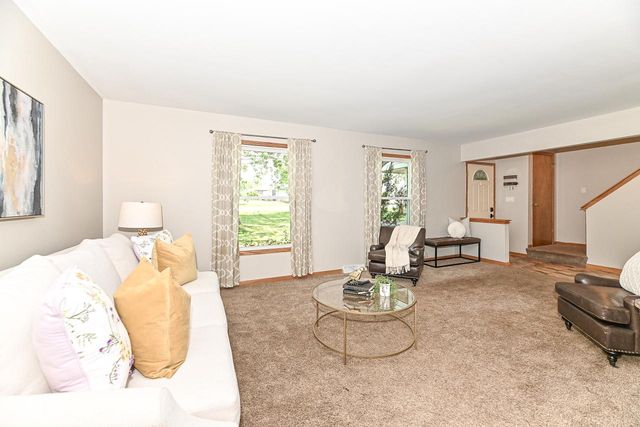 7439 S Pennsylvania AVENUE, Oak Creek, WI 53154